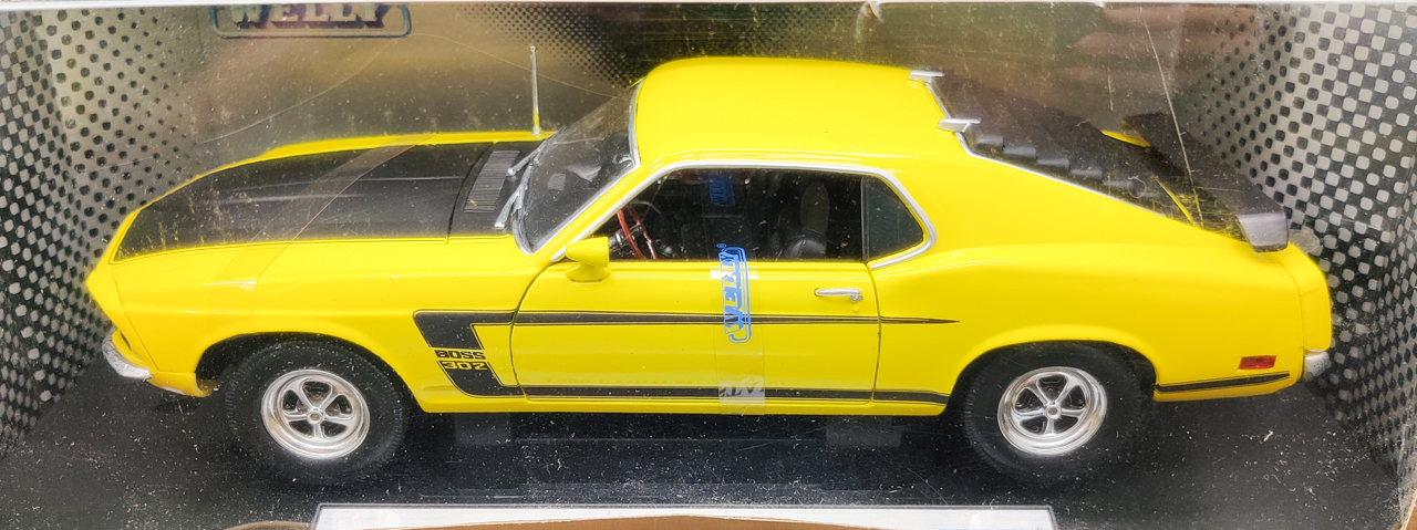 Welly 1969 Ford Mustang Boss 302 escala 1:18 coche diecast amarillo nuevo  *leer*